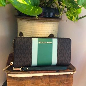 MICHAEL KORS Pine Green Large Travel Wallet